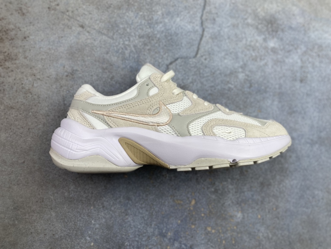 特价💰130
  公司级Nike AL8 舒适简约 减震耐磨 低帮 跑步鞋 女款 黑白红
货号：FJ3794-400
尺码：36-45w5