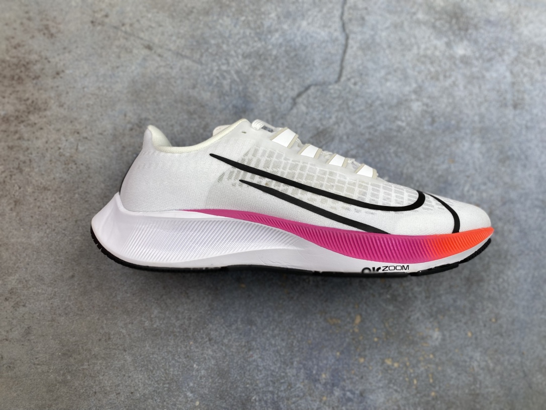 特价💰140 国庆活动必推系列！ 奥莱飞马37系列福利特价！ 尺码36-45，白菜价体验正品！ 奥莱直播冲正卖的产品 品质不多说！售前售后 包到底！嘎嘎放心冲！ 编码AB203698