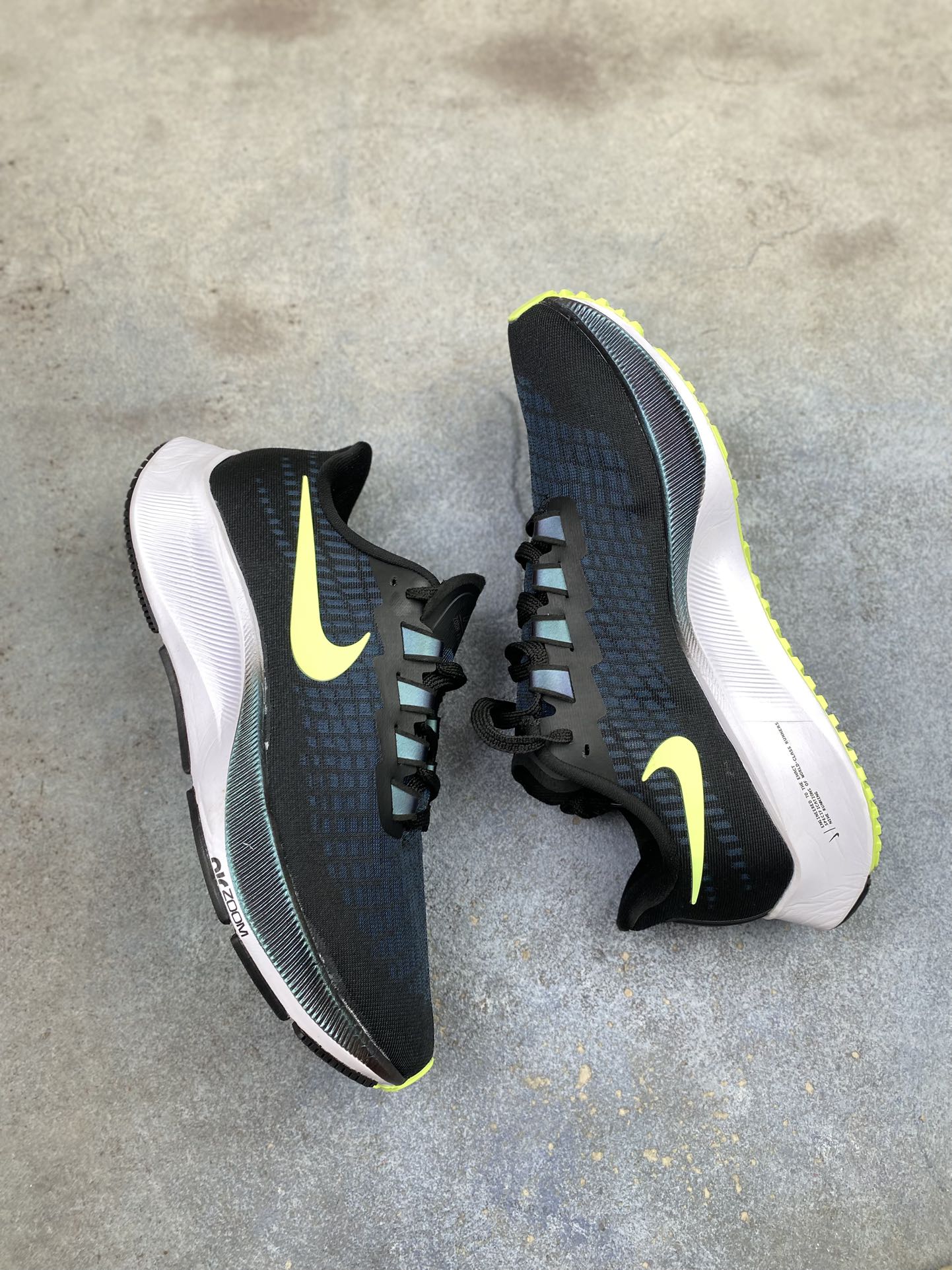 特价💰140 国庆活动必推系列！ 奥莱飞马37系列福利特价！ 尺码36-45，白菜价体验正品！ 奥莱直播冲正卖的产品 品质不多说！售前售后 包到底！嘎嘎放心冲！ 编码AB203698