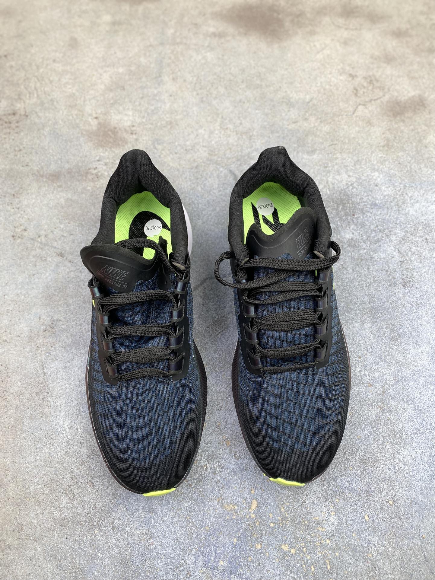 特价💰140 国庆活动必推系列！ 奥莱飞马37系列福利特价！ 尺码36-45，白菜价体验正品！ 奥莱直播冲正卖的产品 品质不多说！售前售后 包到底！嘎嘎放心冲！ 编码AB203698