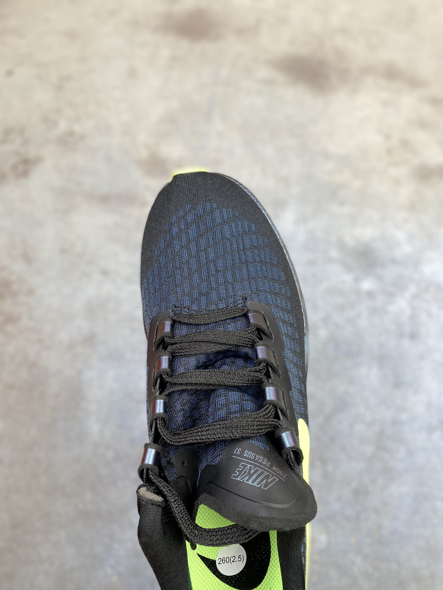 特价💰140 国庆活动必推系列！ 奥莱飞马37系列福利特价！ 尺码36-45，白菜价体验正品！ 奥莱直播冲正卖的产品 品质不多说！售前售后 包到底！嘎嘎放心冲！ 编码AB203698