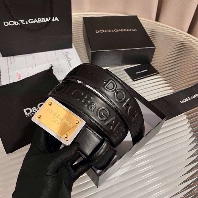 Dolce&Gabbana 全新浮雕小牛皮腰带，满载干练态度，尽显巧思 ，宽度.40mm