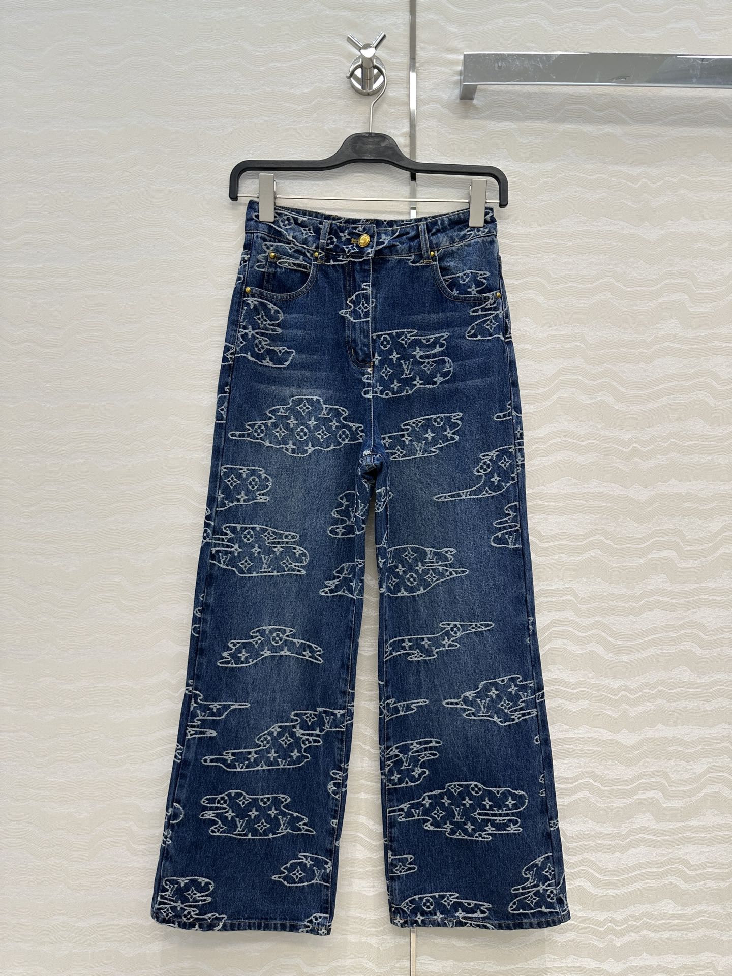 独家首发❤️ 爆单推荐，L联名Nigo，MONOGRAM云朵⛅️提花logo牛仔长裤！经典直筒裤型时髦又