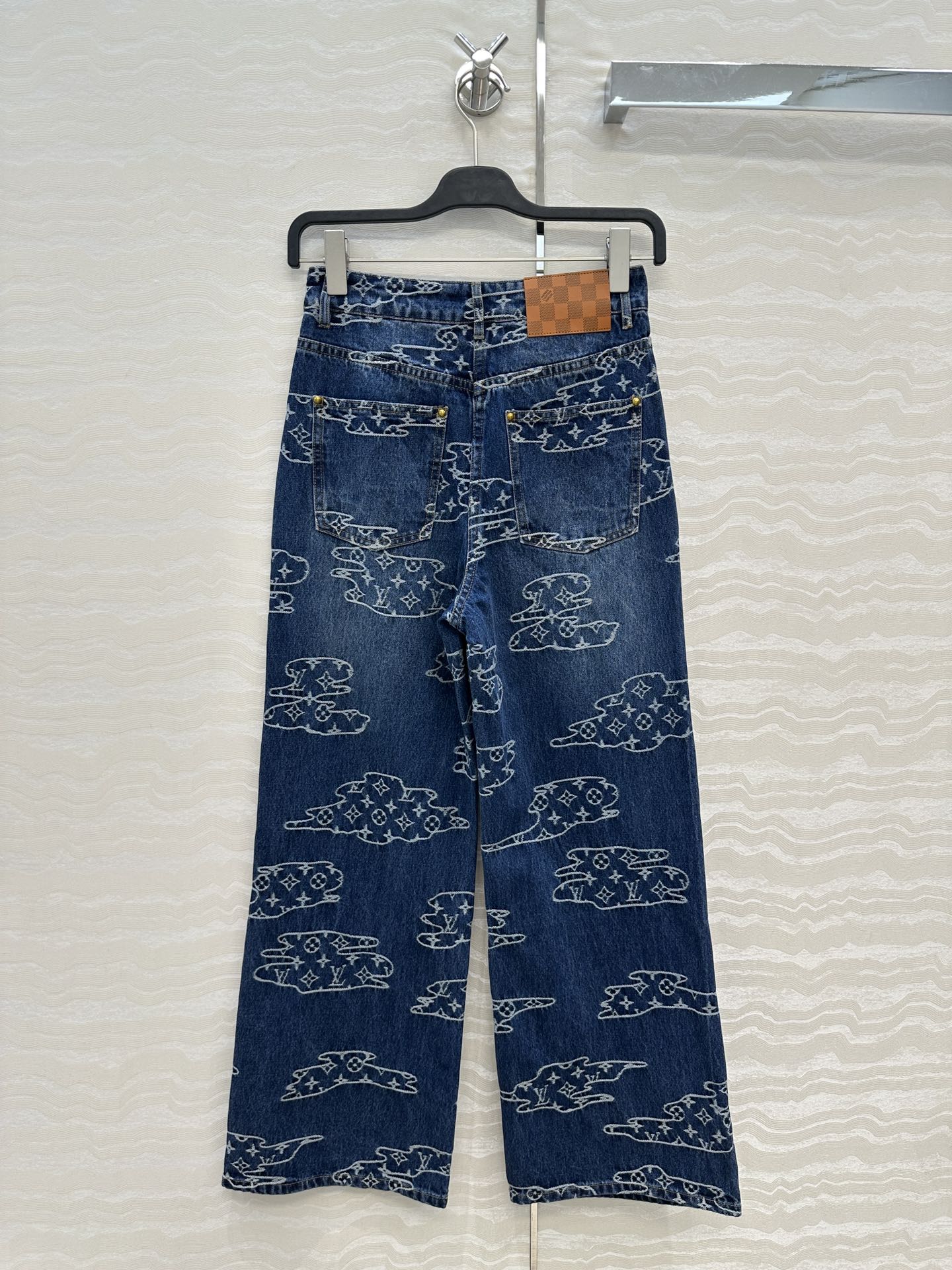 独家首发❤️ 爆单推荐，L联名Nigo，MONOGRAM云朵⛅️提花logo牛仔长裤！经典直筒裤型时髦又