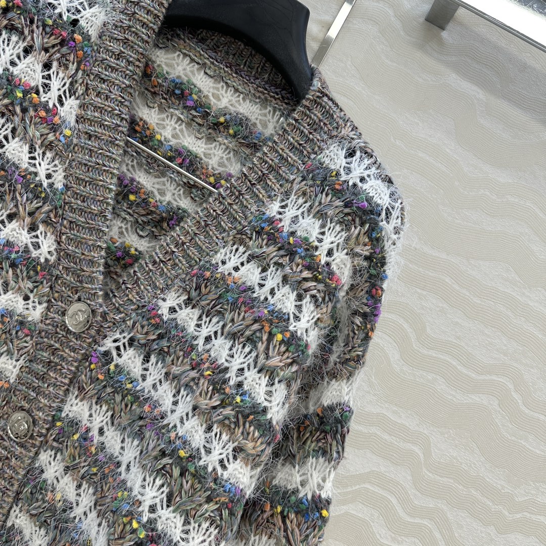 独家首发❤️原单品质，coco女孩V领重工特种纱针织开衫外套，定制特种渐变彩纱编织工艺，软糯毛绒感秋冬氛