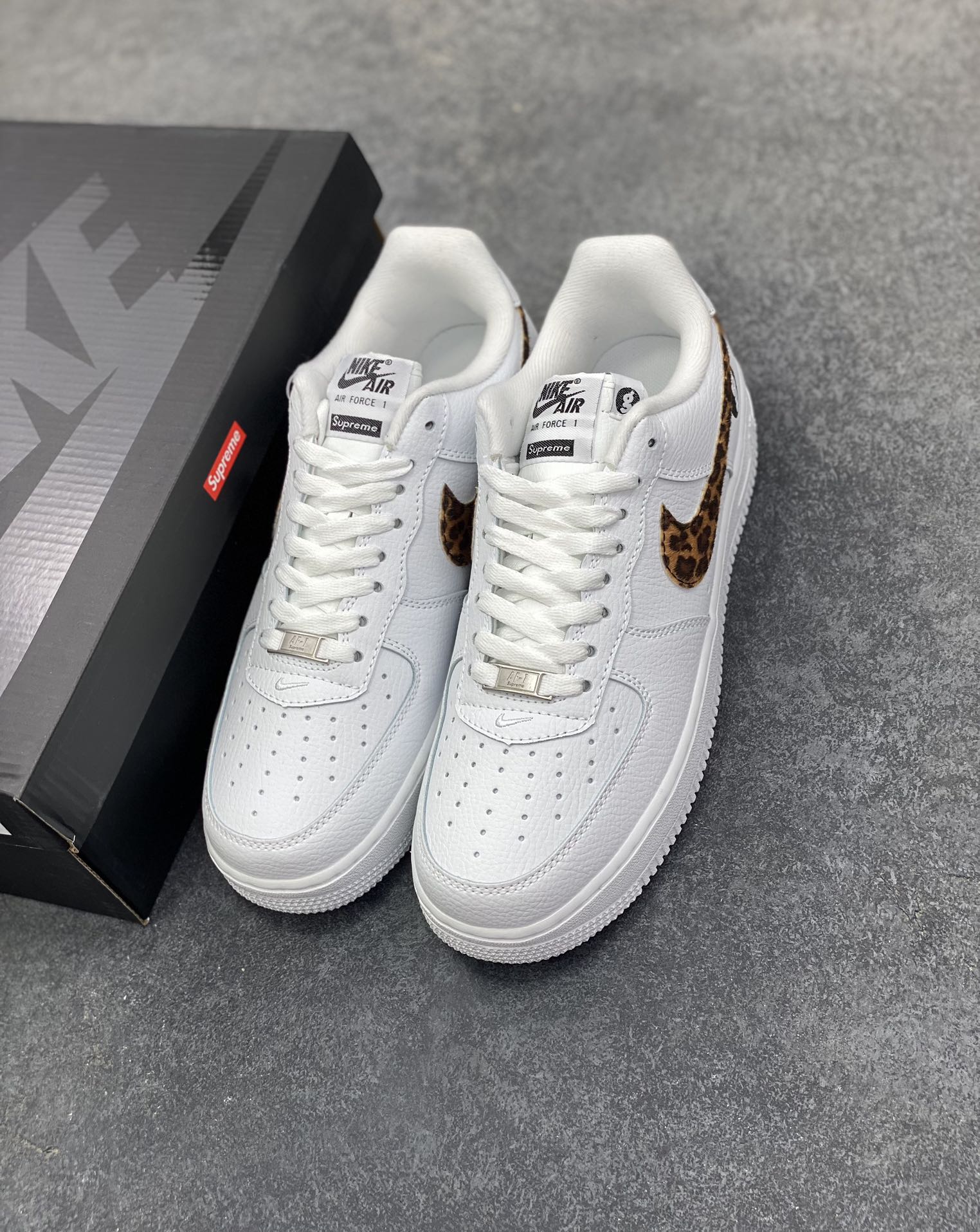 图片[8]-Nike Air Force 1 Low 空军一号低帮百搭休闲运动板鞋。柔软、弹性十足的缓震性能和出色的中底设计，横跨复古与现代的外型结合，造就出风靡全球三十多年的Force 1，直到今天还深受青睐。 货号：IM3483-100 尺码：36 36.5 37.5 38 38.5 39 40 40.5 41 42 42.5 43 44 44.5 45-选品中心