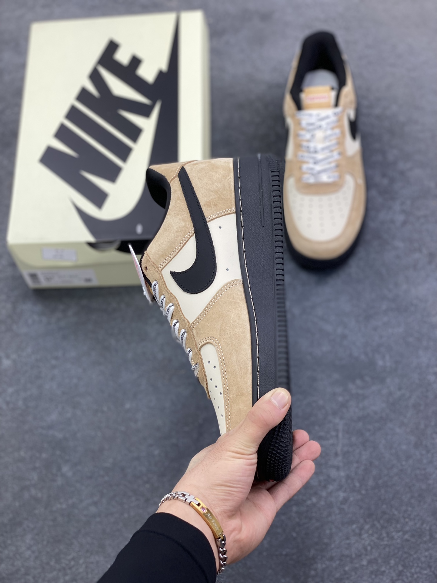图片[3]-NIke Air Force 1 \’07 Low Supreme 藤原浩 联名–黑棕空军一号低帮 运动鞋 休闲鞋 折边针车 头层猪巴戈 工艺难度大 原楦头原纸板 高端定制鞋盒 原厂鞋底 超高清洁度 细节完美 货号：YF9511-810 尺码：36 36.5 37.5 38 38.5 39 40 40.5 41 42 42.5 43 44 44.5 45-选品中心