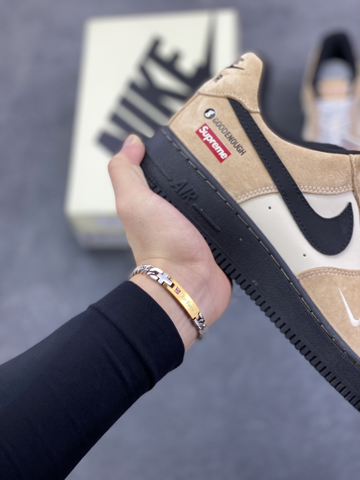 图片[6]-NIke Air Force 1 \’07 Low Supreme 藤原浩 联名–黑棕空军一号低帮 运动鞋 休闲鞋 折边针车 头层猪巴戈 工艺难度大 原楦头原纸板 高端定制鞋盒 原厂鞋底 超高清洁度 细节完美 货号：YF9511-810 尺码：36 36.5 37.5 38 38.5 39 40 40.5 41 42 42.5 43 44 44.5 45-选品中心