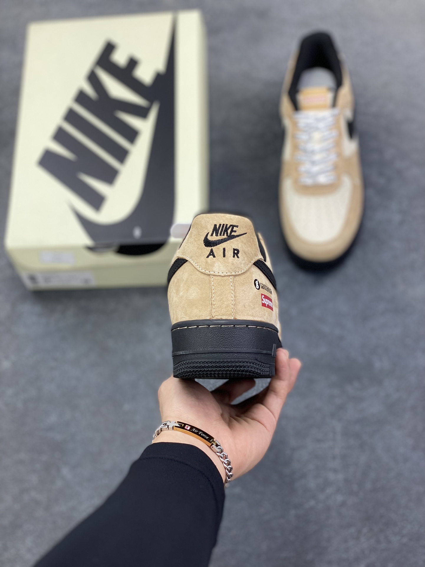 图片[4]-NIke Air Force 1 \’07 Low Supreme 藤原浩 联名–黑棕空军一号低帮 运动鞋 休闲鞋 折边针车 头层猪巴戈 工艺难度大 原楦头原纸板 高端定制鞋盒 原厂鞋底 超高清洁度 细节完美 货号：YF9511-810 尺码：36 36.5 37.5 38 38.5 39 40 40.5 41 42 42.5 43 44 44.5 45-选品中心