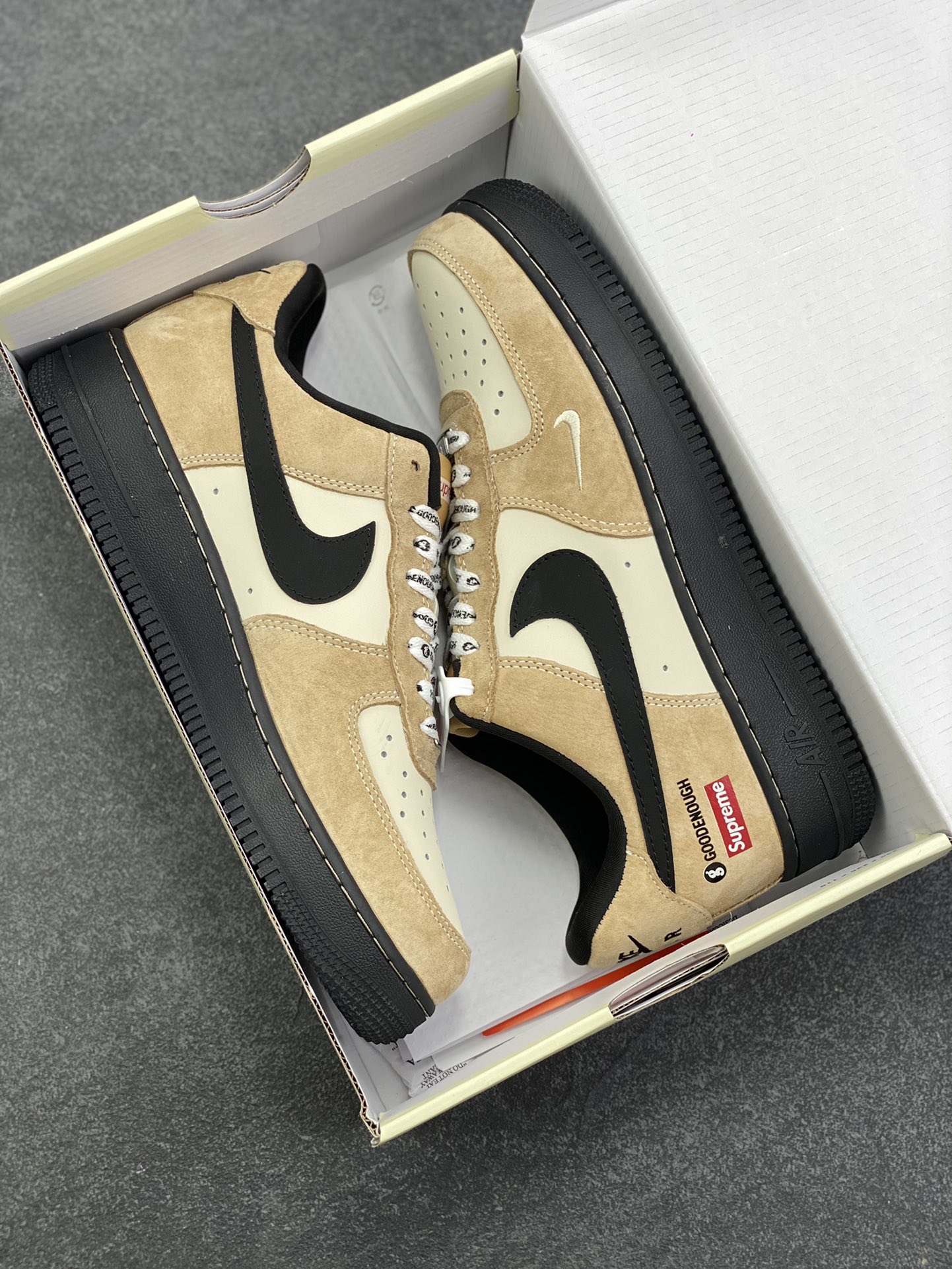 图片[9]-NIke Air Force 1 \’07 Low Supreme 藤原浩 联名–黑棕空军一号低帮 运动鞋 休闲鞋 折边针车 头层猪巴戈 工艺难度大 原楦头原纸板 高端定制鞋盒 原厂鞋底 超高清洁度 细节完美 货号：YF9511-810 尺码：36 36.5 37.5 38 38.5 39 40 40.5 41 42 42.5 43 44 44.5 45-选品中心