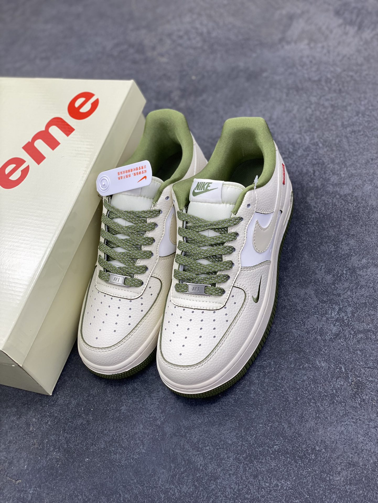图片[8]-NIke Air Force 1 \’07 Low “Supreme联名——米白军绿边”空军一号 低帮 运动鞋 休闲鞋 折边针车 工艺难度大 原楦头原纸板 原装鞋盒 定制五金配件 内置全掌气垫 原厂鞋底 货号：XX3168-221 尺码：36 36.5 37.5 38 38.5 39 40 40.5 41 42 42.5 43 44 44.5 45-选品中心