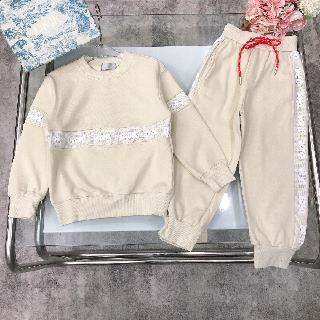 NO:579149,[Available now] DIO* Autumn new model for children ~ [Webbing pullover sweatshirt trousers] Ribbon stitching on the chest is designed with distant elements to match the trousers of the same series. Made of terry cotton fabric. Soft and comfortable, simple and fashionable. Craftsmanship superimposed. Visible high quality. Super stylish and good-looking. Color apricot bihelv size--120-130-140-150 Full set of packaging 10, clothes, dior, louis  vuitton,hoodie,sweatshirts,19860909【现货发】   DIO* 秋季新款 大童款系列～【织带套头卫衣长裤】胸前织带拼接远元素设计搭配同系列长裤 采用毛圈纯棉面料材质制作 柔软舒适 简约时尚 工艺叠加 看得见的高品质 超级有型又好看 颜色杏色 bihelv size--120-130-140-150 全套包装10,衣服,dior,louis vuitton,hoodie,sweatshirts,,Children's