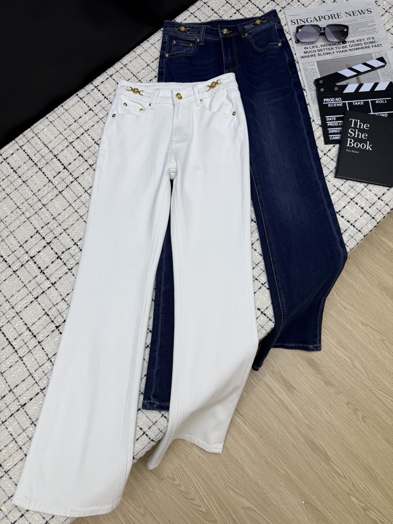 NO:535193,25 new products Leg essence 2.0 waist metal chain decoration micro-flare jeans High waist long legs functional pants Automatically pull the legs to the longest on the upper body to modify the waist and hip proportions. The fabric is elastic and makes it look slim and hides flesh. Micro-flare jeans must-have items for human hands. Two colors 26-27-29-29-30.,,jeans,alexander wang1986090925新品 腿精2.0 腰间金属链条装饰微喇牛仔裤 高腰长腿功能性裤子 上身自动把双腿拉到最长 修饰腰臀比例感 面料有弹性 特别显瘦和藏肉 微喇裤型 人手必备单品 两色26-27-29-29-30.,,jeans,alexander wang,Women's clothing