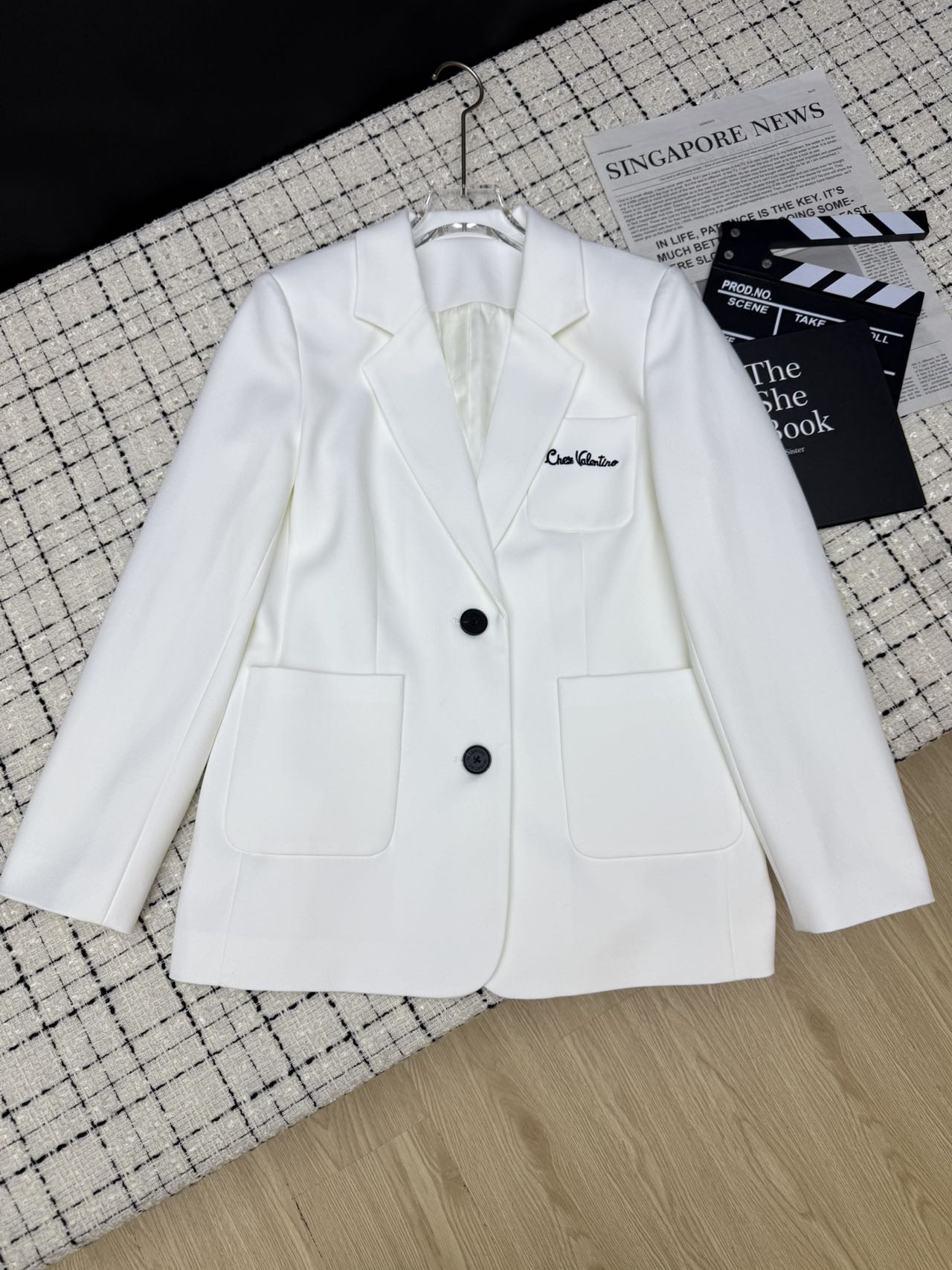 NO:535182,25 new products, pocket embroidered logo decorative suit jacket, 25 latest logos on the pocket are particularly eye-catching, matched with exclusive custom logo buckle, full of high-end feel, silhouette cut style, the upper body looks fashionable, small people can easily control two colors SML,, jackets & coats, alexander wang1986090925新品 口袋刺绣logo装饰西服外套 口袋上的25最新logo特别吸睛 搭配独家订制logo扣 高级感十足 廓形的剪裁版型 上身很显时髦感 小个子也能轻松驾驭 两色SML,,jackets & coats,alexander wang,Women's clothing