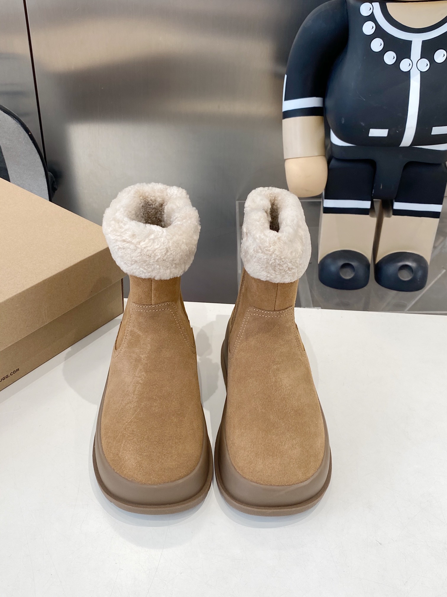NO:536670,UGG's new Martin boots side double zipper, exclusive mold opening of the sole, foam bottom, light and comfortable. Size 35-41. Three colors, clever color, maroon color, antelope brown, snow boots, boots19860909UGG新款马丁靴侧双拉链,大底独家开模,发泡底,轻盈舒适. 码数35-41. 三个色,巧色,栗色,羚羊棕,雪地靴,boots,Women's Shoes