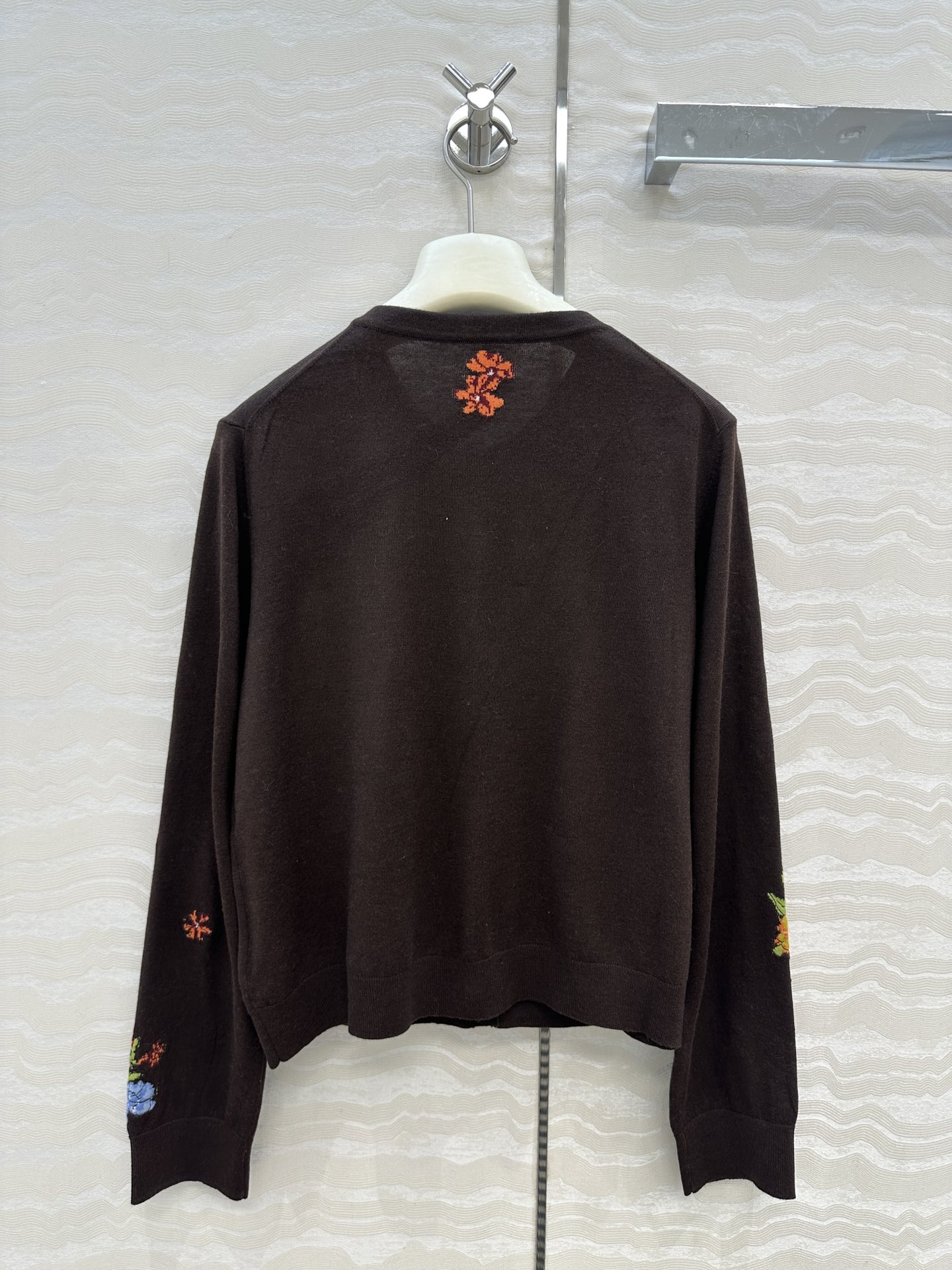 独家首发❤️高端原单品质，ER1980系列，重工艺嵌花刺羊绒开衫小外套！刺绣花朵装饰灵动俏皮。可露丽风减