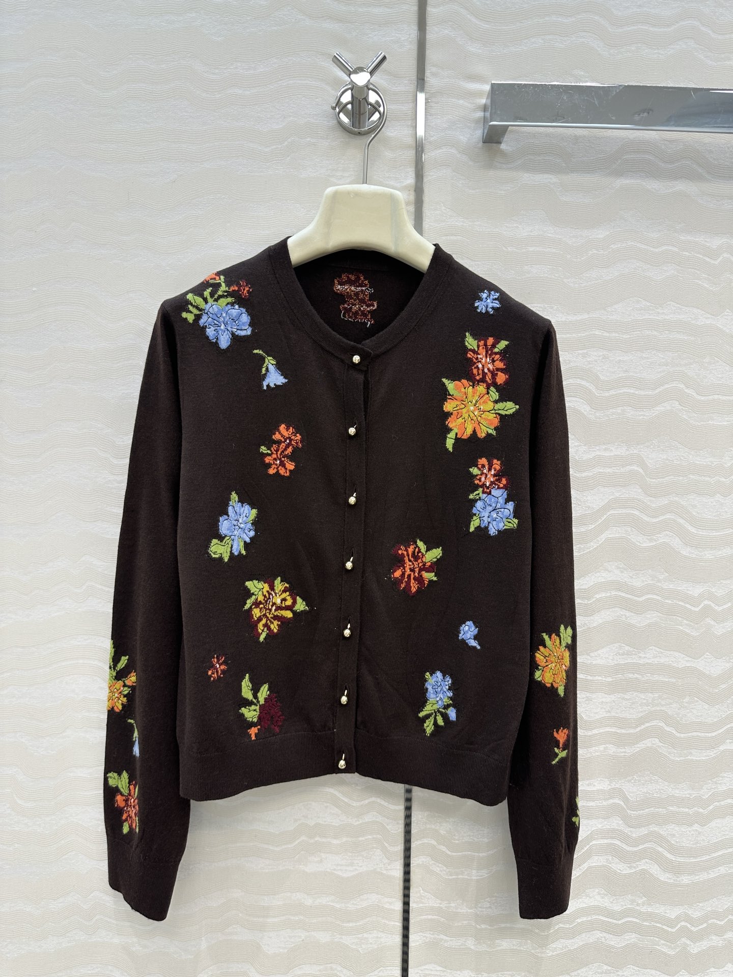 独家首发❤️高端原单品质，ER1980系列，重工艺嵌花刺羊绒开衫小外套！刺绣花朵装饰灵动俏皮。可露丽风减