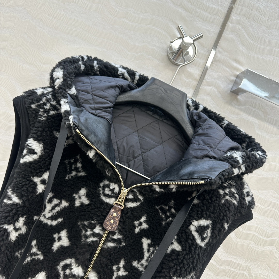 独家首发！爆单推荐❤️Monogram泰迪熊🧸马甲小外套！可可爱爱的羊羔绒🐑连帽拉链夹克外套！定制Mon