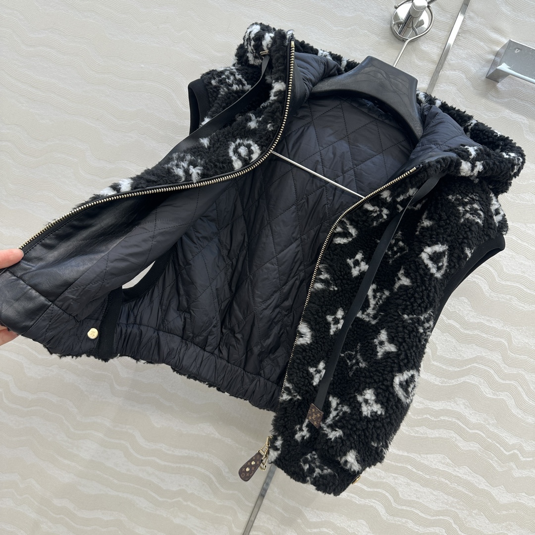 独家首发！爆单推荐❤️Monogram泰迪熊🧸马甲小外套！可可爱爱的羊羔绒🐑连帽拉链夹克外套！定制Mon