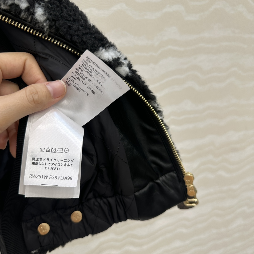 独家首发！爆单推荐❤️Monogram泰迪熊🧸马甲小外套！可可爱爱的羊羔绒🐑连帽拉链夹克外套！定制Mon