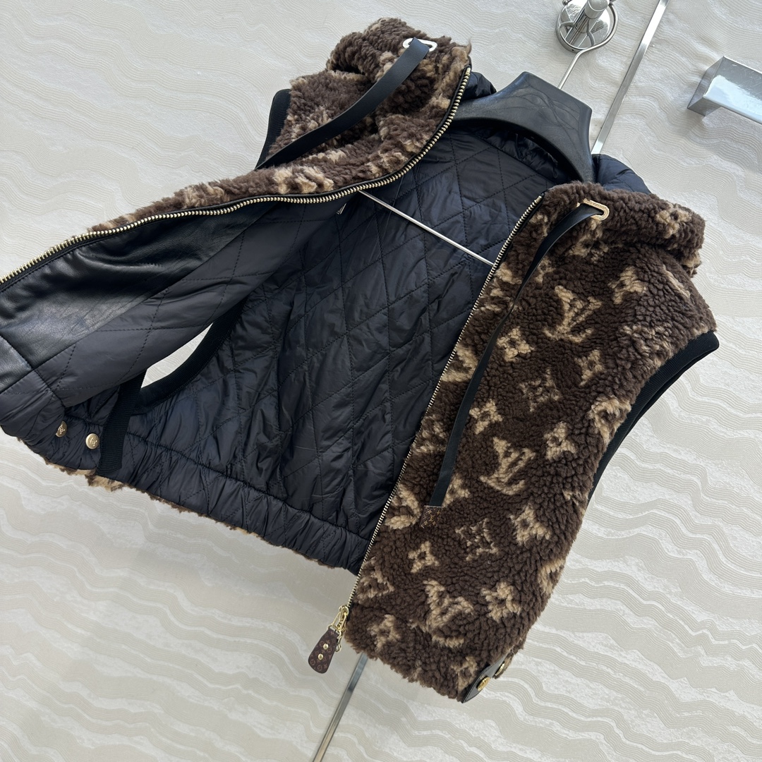 独家首发！爆单推荐❤️Monogram泰迪熊🧸马甲小外套！可可爱爱的羊羔绒🐑连帽拉链夹克外套！定制Mon