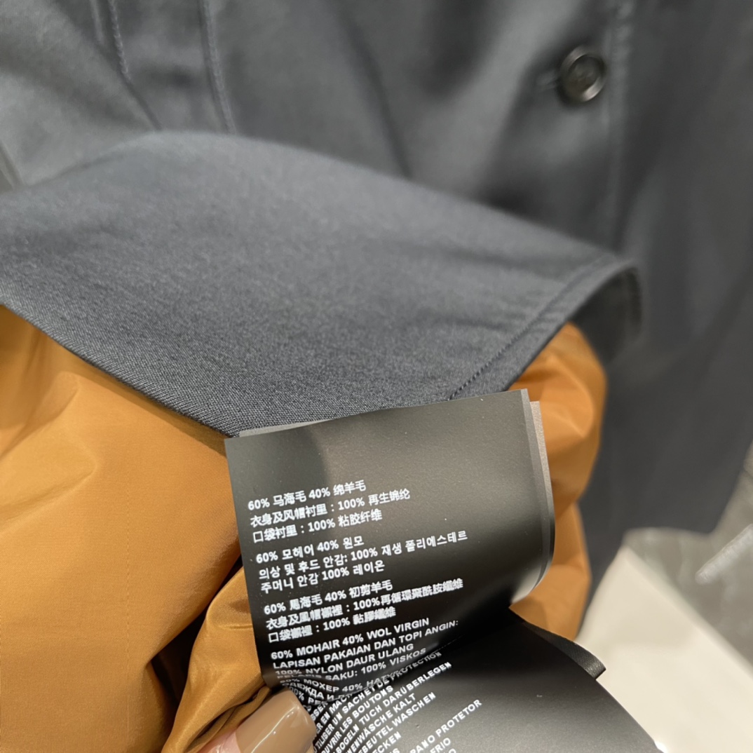 Miu 25秋冬新款 撞色连帽拼接假两件大衣 单排扣西装式风衣世帽子可拆卸miu系穿搭简约层次感 时髦配