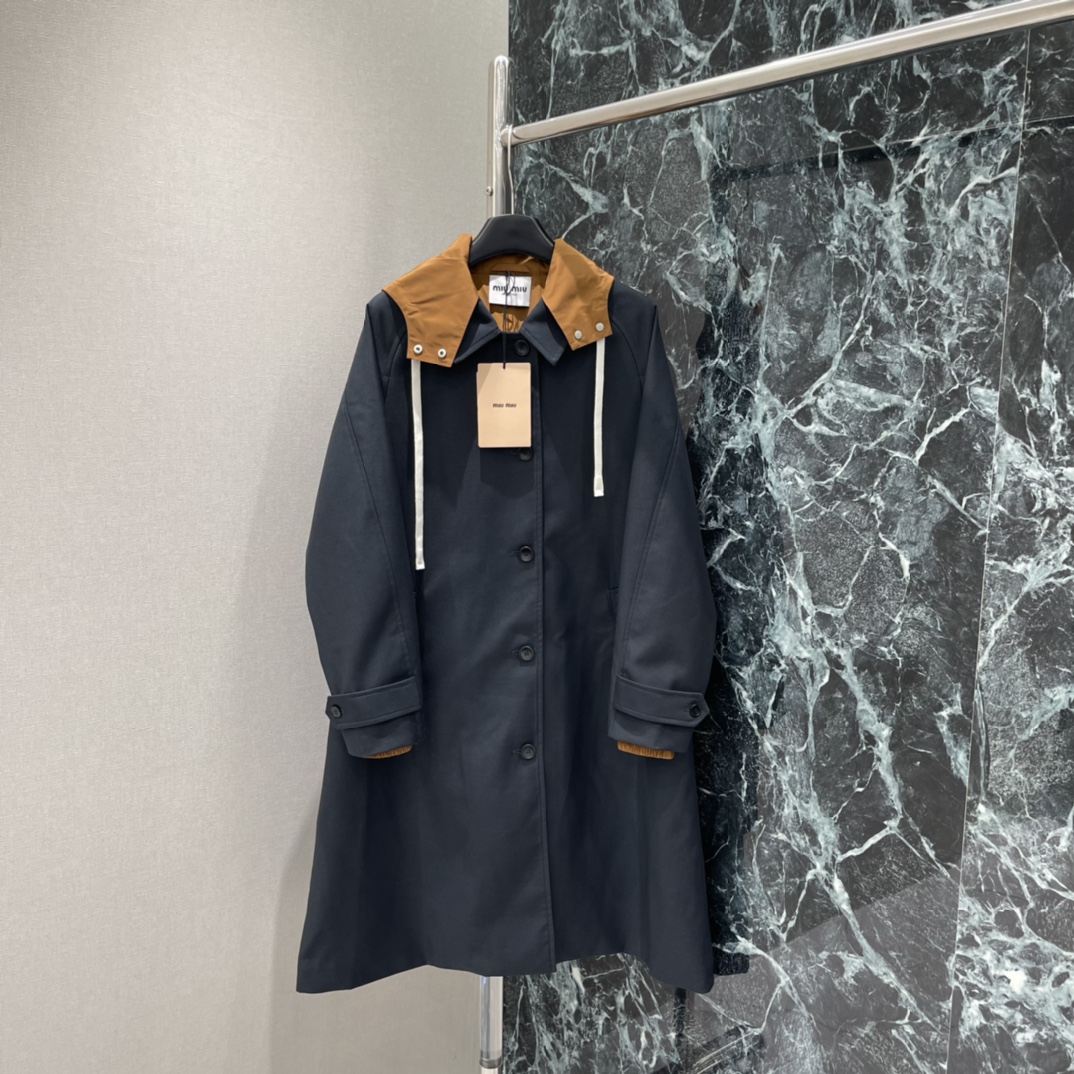 Miu 25秋冬新款 撞色连帽拼接假两件大衣 单排扣西装式风衣世帽子可拆卸miu系穿搭简约层次感 时髦配