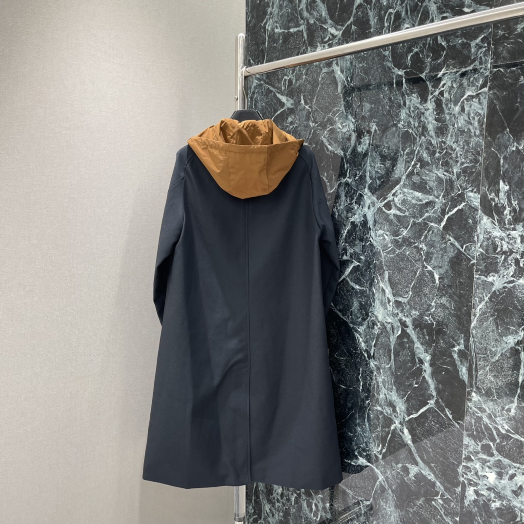 Miu 25秋冬新款 撞色连帽拼接假两件大衣 单排扣西装式风衣世帽子可拆卸miu系穿搭简约层次感 时髦配