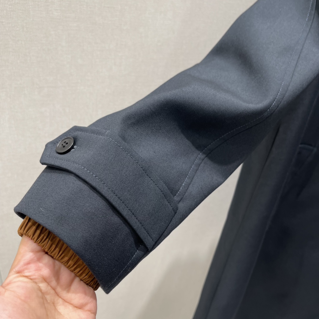 Miu 25秋冬新款 撞色连帽拼接假两件大衣 单排扣西装式风衣世帽子可拆卸miu系穿搭简约层次感 时髦配