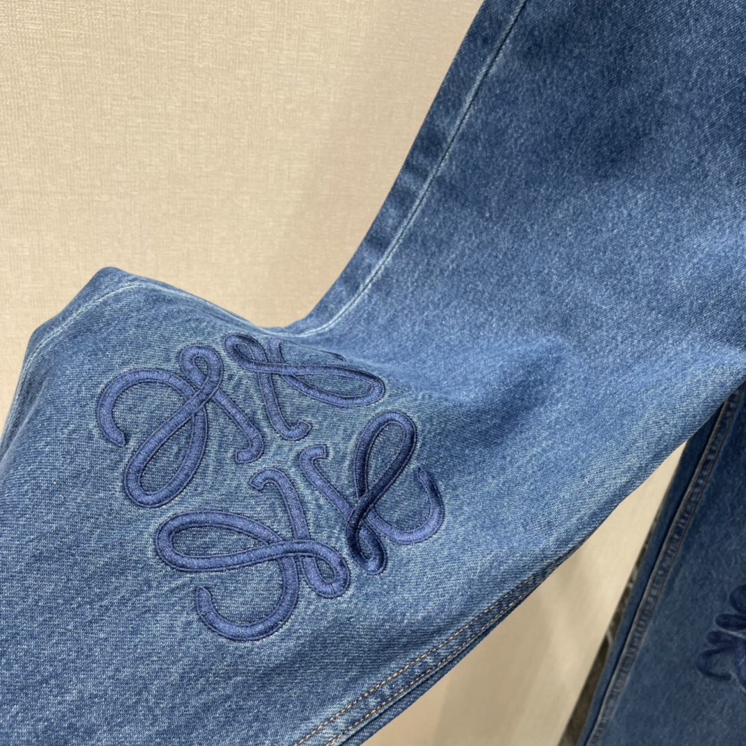 罗意威 25秋冬新款 直筒刺绣徽标牛仔裤 面料柔软舒适 透气性好反复酵素水洗工艺处理通体复古深蓝牛仔配合