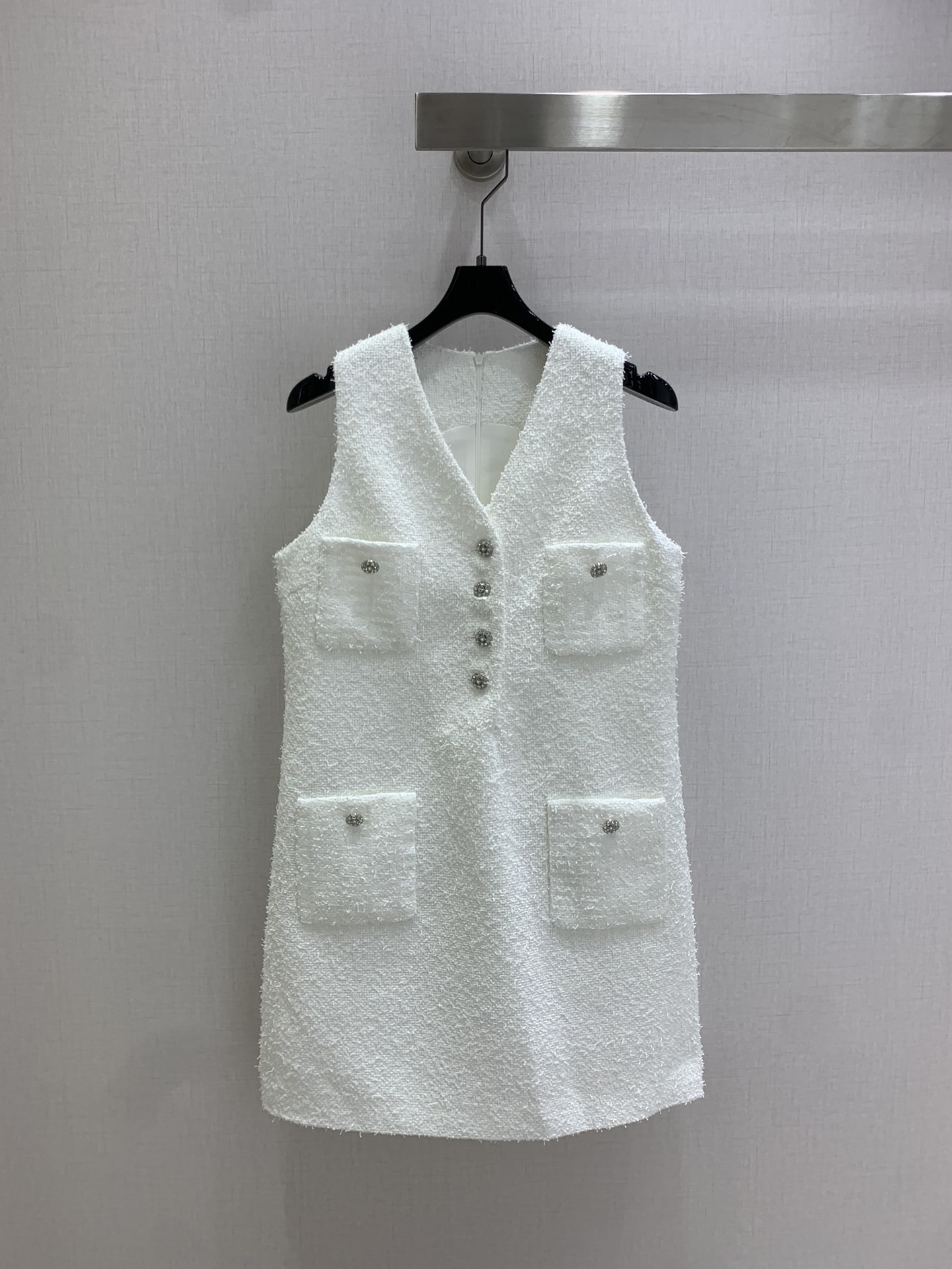 NO:544794,Highly recommended CHA*2025 early autumn new style, woven tweed sleeveless dress, beautiful high-end colored yarn woven fabric, full of three-dimensional texture, a noble temperament, customized buckle 3D three-dimensional tailoring, huge slim, high-quality French celebrity style, elegant and high-end, a must-have for rich families, one color, SML code, high quality ABC, skirts, alexander wang19860909强烈推荐 CHA*2025早秋新款 编织粗纺花呢无袖连衣裙 绝美高级彩纱编织面料实物超美 立体肌理感精致感满满 上身自带一种高贵气质 定制扣3D立体剪裁版型巨显瘦 实穿度高颜值也更高 法式名媛风优雅又高级 富家千金必备 一个色 SML码 高品质ABC,,skirts,alexander wang,Women's clothing