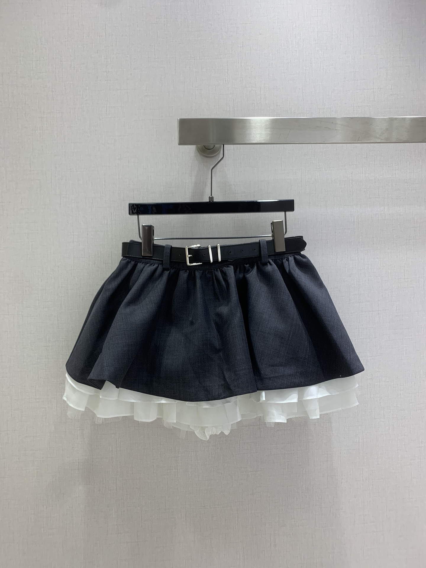 NO:544857,Highly recommended MIU*2025 early autumn new product, lace lace collar doll jacket with belt puffy short skirt, separate batches, a set of upper body visually makes the legs look longer, shorts lining inside, design to prevent exposure, doll collar splicing lace embellishment makes the whole look sweeter and more detailed, whether it is commuting to work or on dates and shopping, it is full of return rate. One color SML code, high-quality,,miumiu, skirts, shorts, jackets & coats,alexander wang19860909强烈推荐 MIU*2025早秋新品 蕾丝亮片花边领娃娃款小外套腰带蓬蓬短款小半裙 分开批 一套上身视觉感上特别显腿长 内里有短裤内衬设计防走光 娃娃领拼接蕾丝点缀让整体更显甜美又不失细节感 无论是上班通勤或者约会逛街都是满满回头率 一个色 SML码 高品,,miumiu,skirts,shorts,jackets & coats,alexander wang,Women's clothing