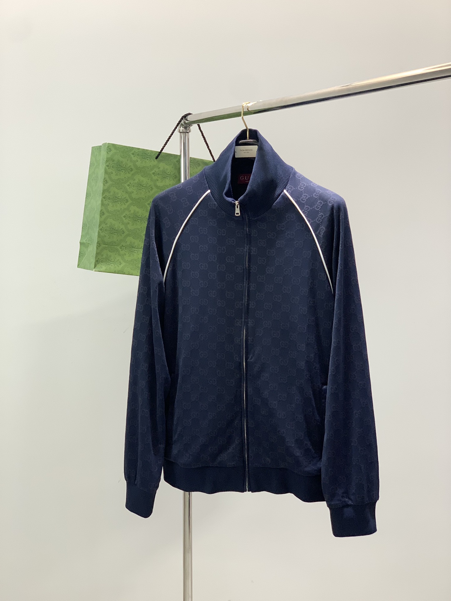 NO:545994,Clothes, pants, Gucci, the latest autumn style, available at the counter at the same time, original orders, fashionable casual suits, and very distinctive on the upper body!  Eye-catching and highlighted, imported original fabric, top-grade printing craft letter pattern decorative logo, original hardware and auxiliary materials decoration, simple but not lacking in fashion, classic and atmospheric, comfortable and breathable, handsome and stylish on the upper body, S-XL, gucci, gucci, alexander wang19860909衣服,裤子,Gucci 古驰,秋季最新款,专柜同步有售,原单狠货,时尚休闲套装,上身很有特点！吸睛而有亮点,进口原版面料,顶级印花工艺字母图案装饰Logo,原版五金辅料装饰,简单而不失时尚,经典大气,舒适透气,上身帅气有型,码数S-XL,,gucci,gucci,alexander wang,Men's clothing