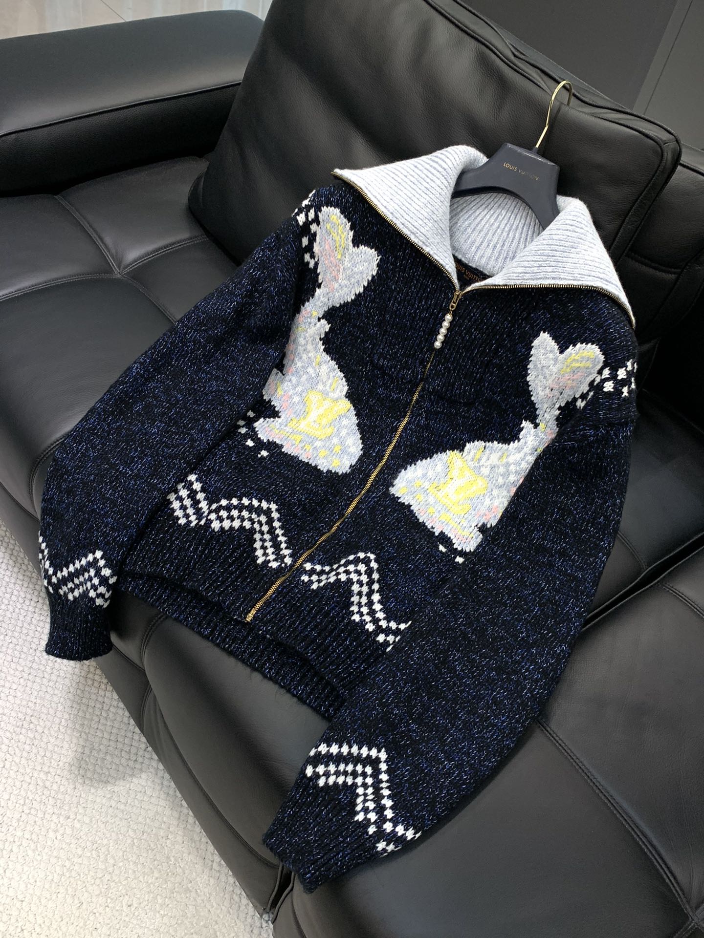 ，LouisVuitton 路易威登，2025秋冬最新款，专柜同步有售，原单狠货，时尚休闲针织开衫毛衣，