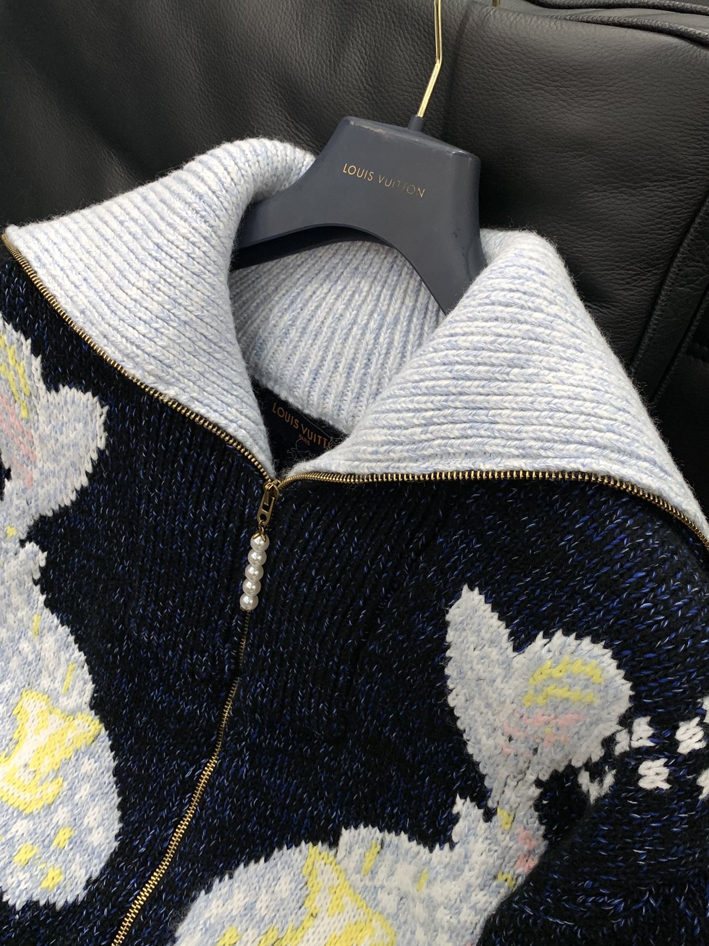 ，LouisVuitton 路易威登，2025秋冬最新款，专柜同步有售，原单狠货，时尚休闲针织开衫毛衣，