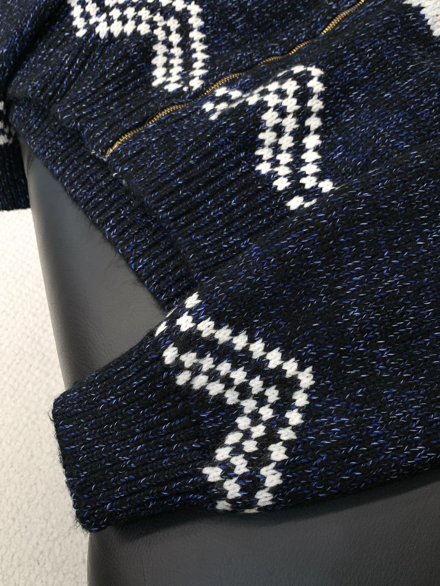 ，LouisVuitton 路易威登，2025秋冬最新款，专柜同步有售，原单狠货，时尚休闲针织开衫毛衣，