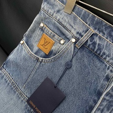 ,LouisVuitton 路易威登,2025秋季最新款,专柜同步有售,原单狠货,时尚休闲水洗牛仔裤,上 ,LouisVuitton 路易威登,2025秋季最新款,专柜同步有售,原单狠货,时尚休闲水洗牛仔裤,上