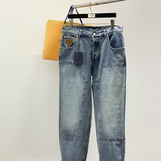 ,LouisVuitton 路易威登,2025秋季最新款,专柜同步有售,原单狠货,时尚休闲水洗牛仔裤,上 ,LouisVuitton 路易威登,2025秋季最新款,专柜同步有售,原单狠货,时尚休闲水洗牛仔裤,上
