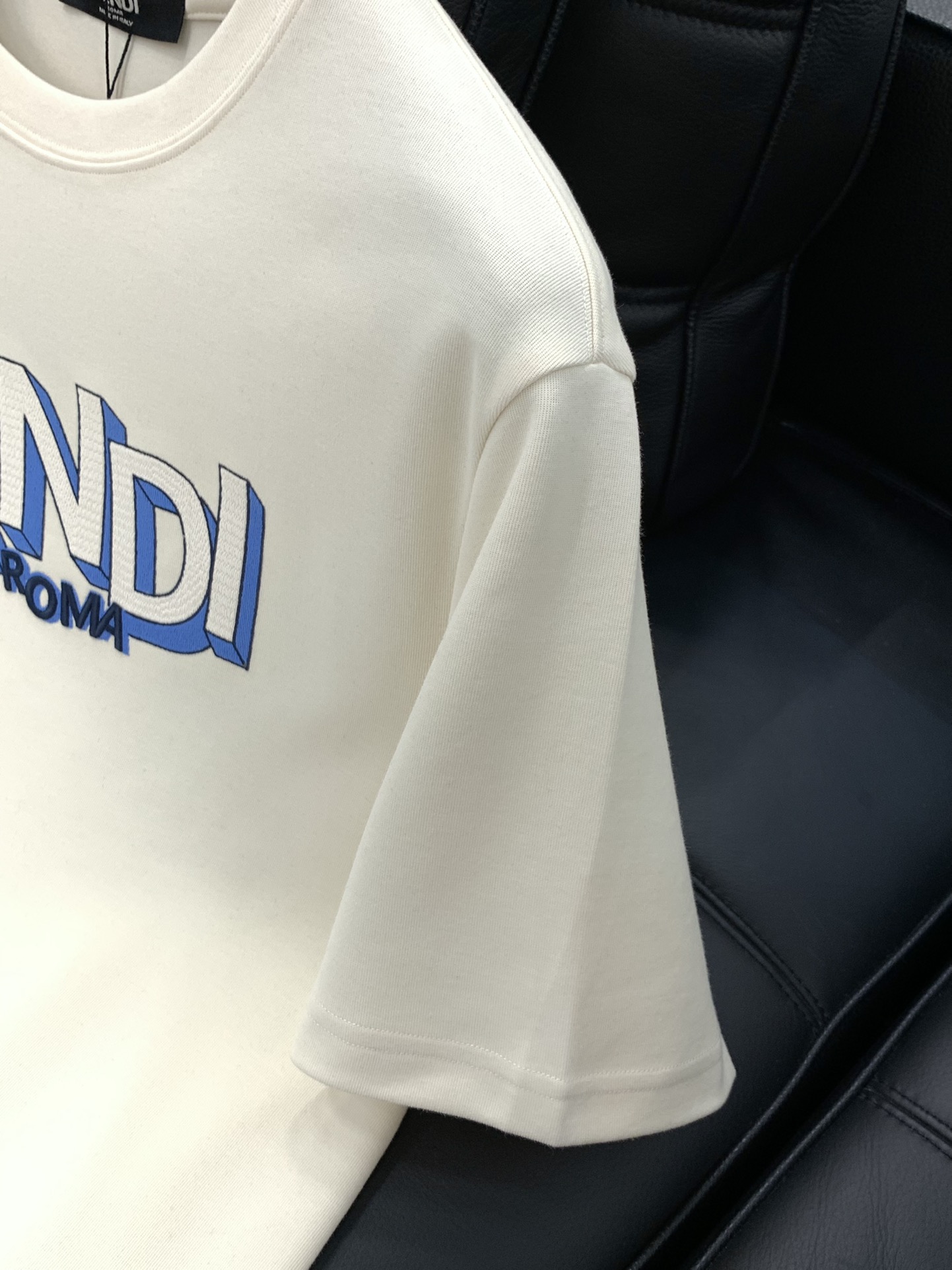 ，FENDI 芬迪，2025夏秋最新品，专柜同步有售，原单狠货，时尚休闲圆领短袖T恤，进口原版面料，顶级