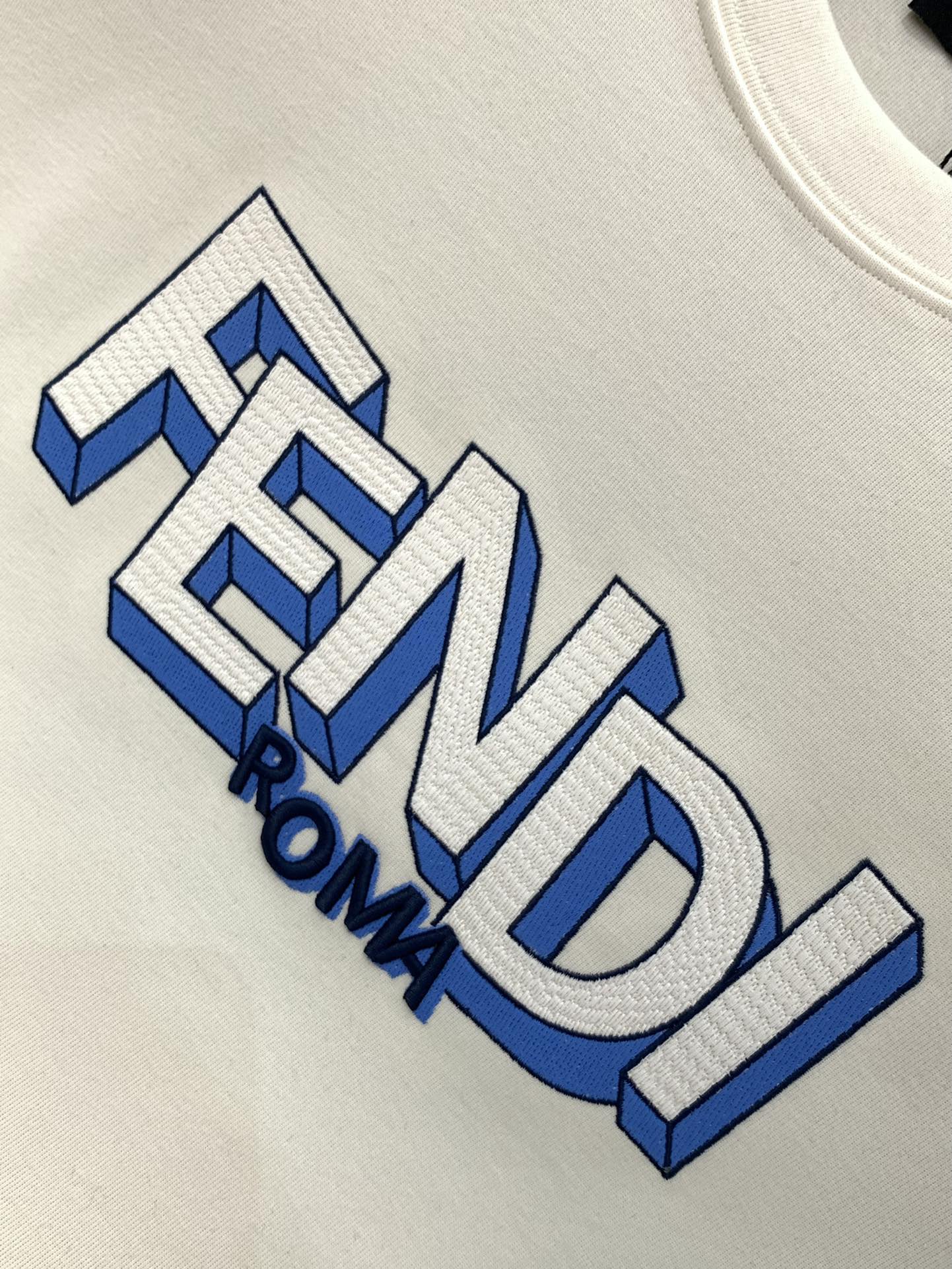 ，FENDI 芬迪，2025夏秋最新品，专柜同步有售，原单狠货，时尚休闲圆领短袖T恤，进口原版面料，顶级