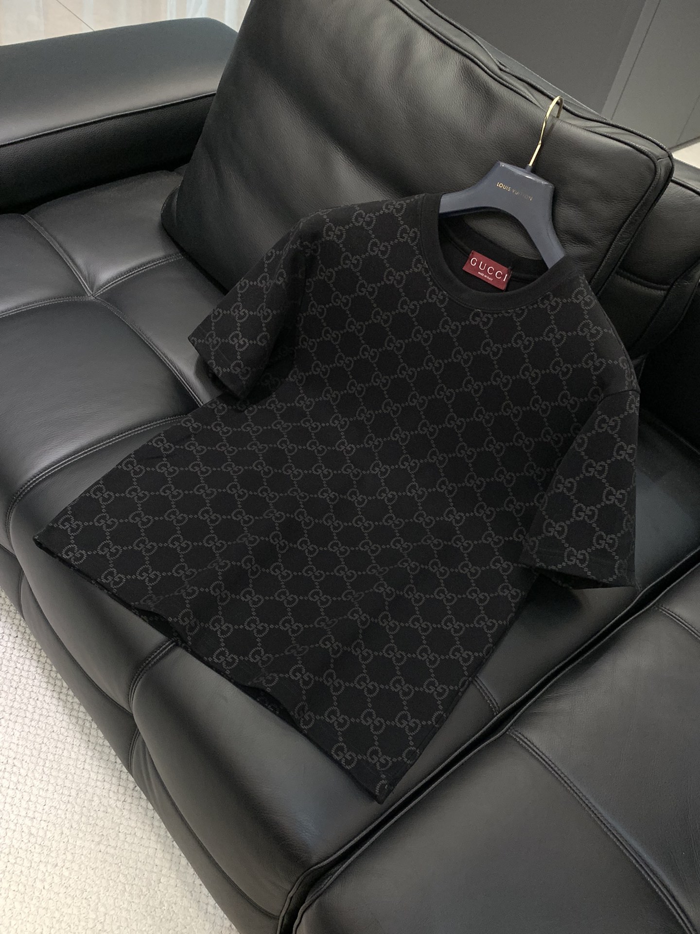 ，Gucci 古驰，2025夏秋最新款，专柜同步有售，原单狠货，时尚休闲圆领短袖T恤，上身很有特点！吸睛