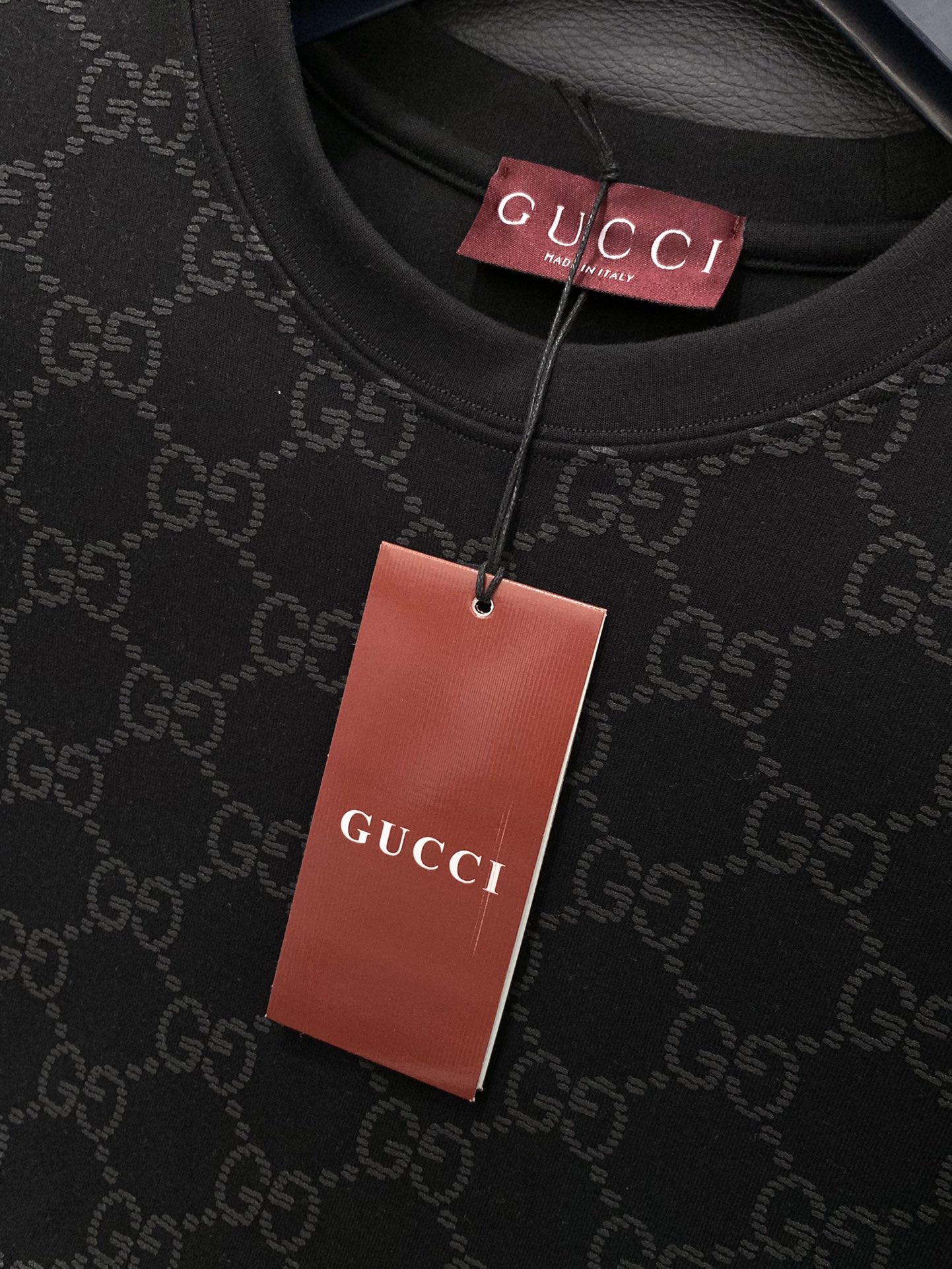 ，Gucci 古驰，2025夏秋最新款，专柜同步有售，原单狠货，时尚休闲圆领短袖T恤，上身很有特点！吸睛