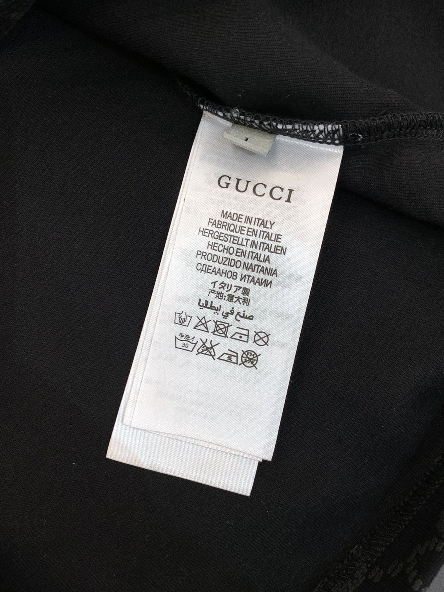 ，Gucci 古驰，2025夏秋最新款，专柜同步有售，原单狠货，时尚休闲圆领短袖T恤，上身很有特点！吸睛