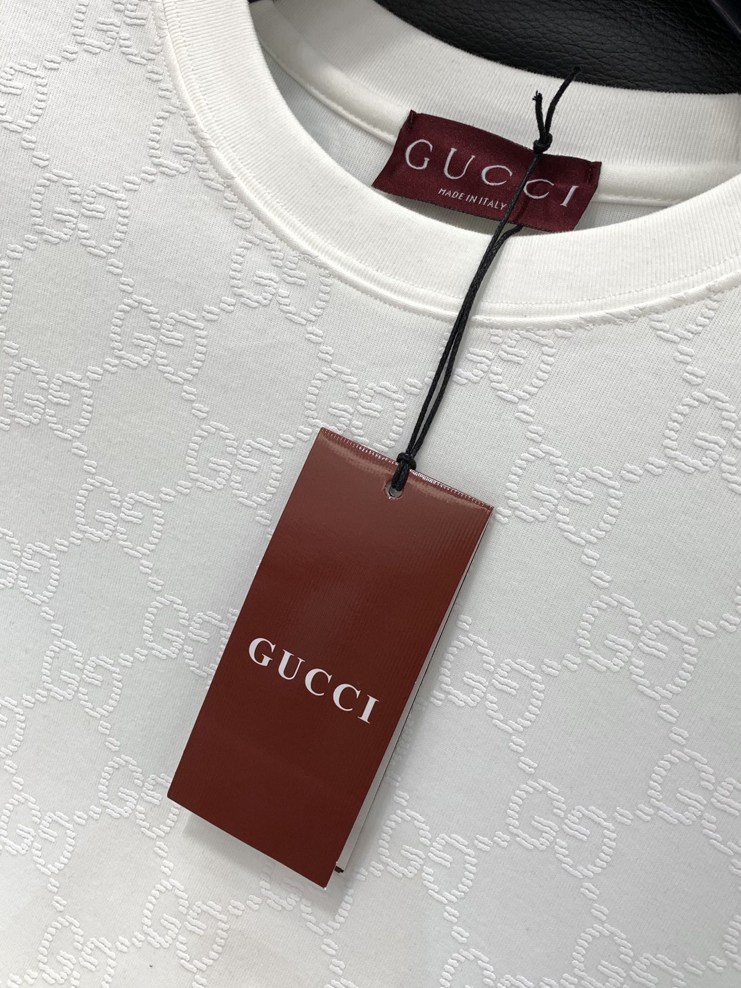 ，Gucci 古驰，2025夏秋最新款，专柜同步有售，原单狠货，时尚休闲圆领短袖T恤，上身很有特点！吸睛