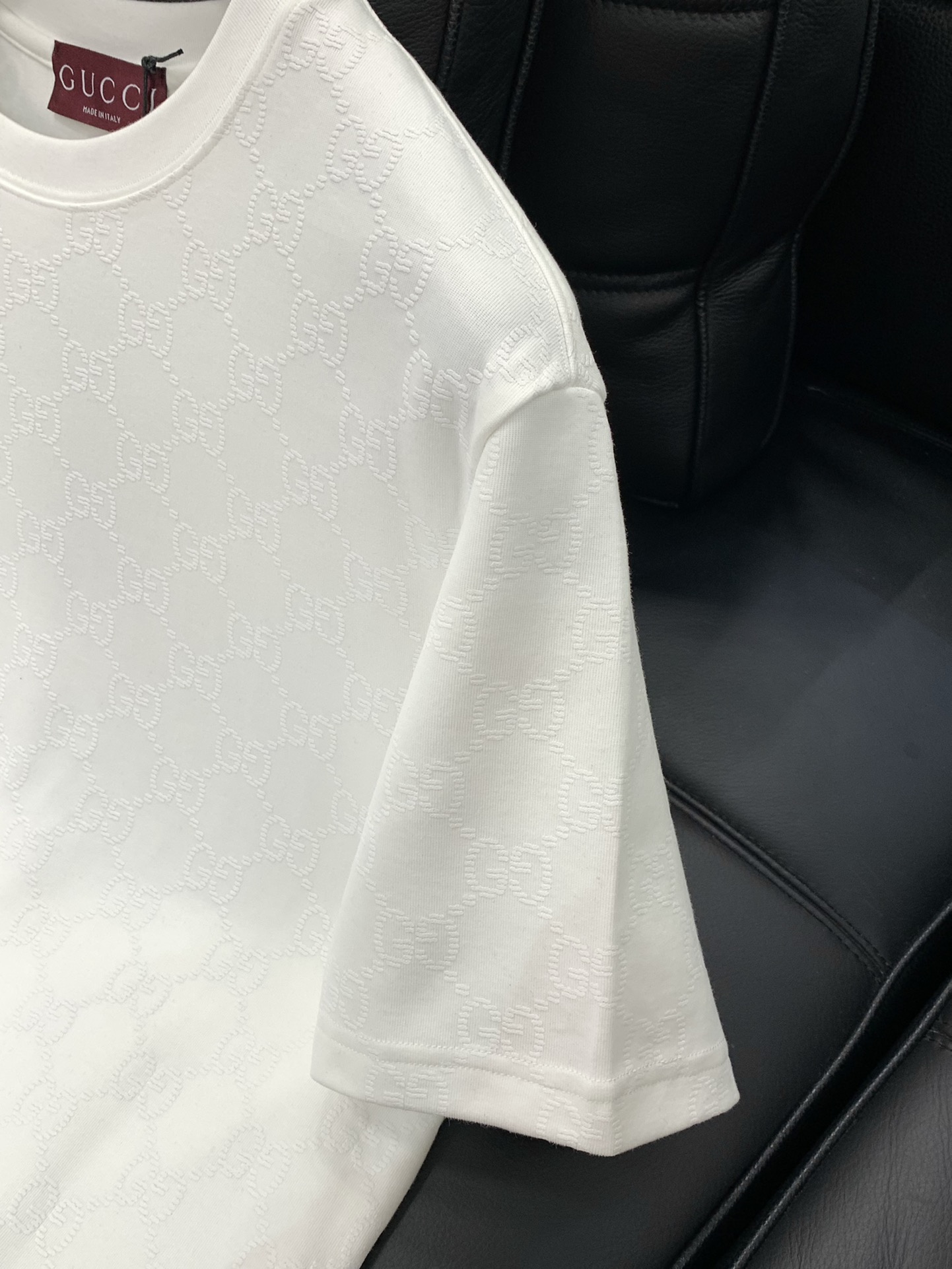 ，Gucci 古驰，2025夏秋最新款，专柜同步有售，原单狠货，时尚休闲圆领短袖T恤，上身很有特点！吸睛
