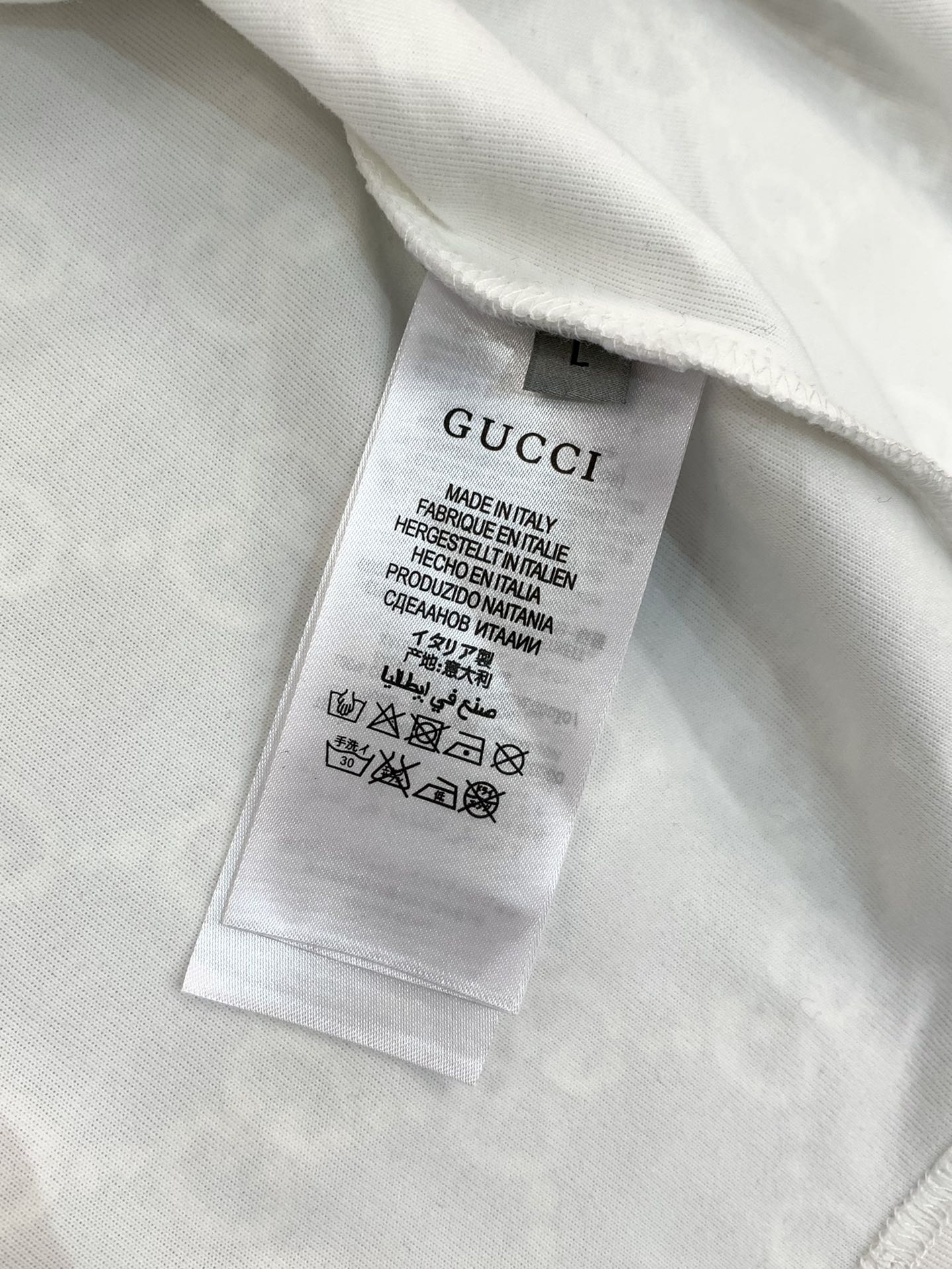 ，Gucci 古驰，2025夏秋最新款，专柜同步有售，原单狠货，时尚休闲圆领短袖T恤，上身很有特点！吸睛