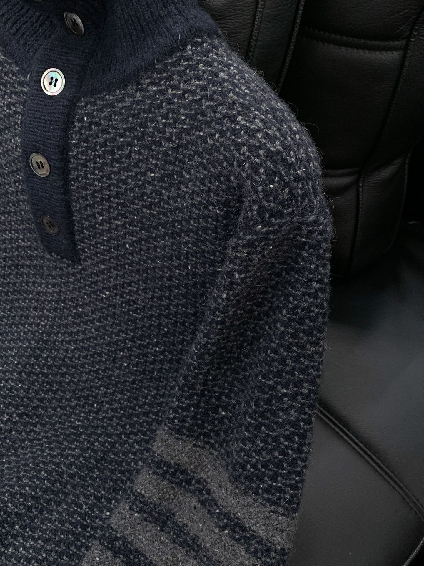 ，Thom Browne 汤姆·布朗 ，2025秋冬最新品，时尚休闲翻领针织毛衣，专柜同步有售，原单狠货