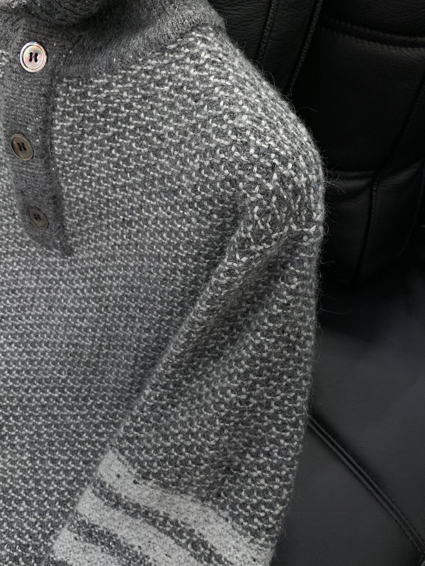 ，Thom Browne 汤姆·布朗 ，2025秋冬最新品，时尚休闲翻领针织毛衣，专柜同步有售，原单狠货