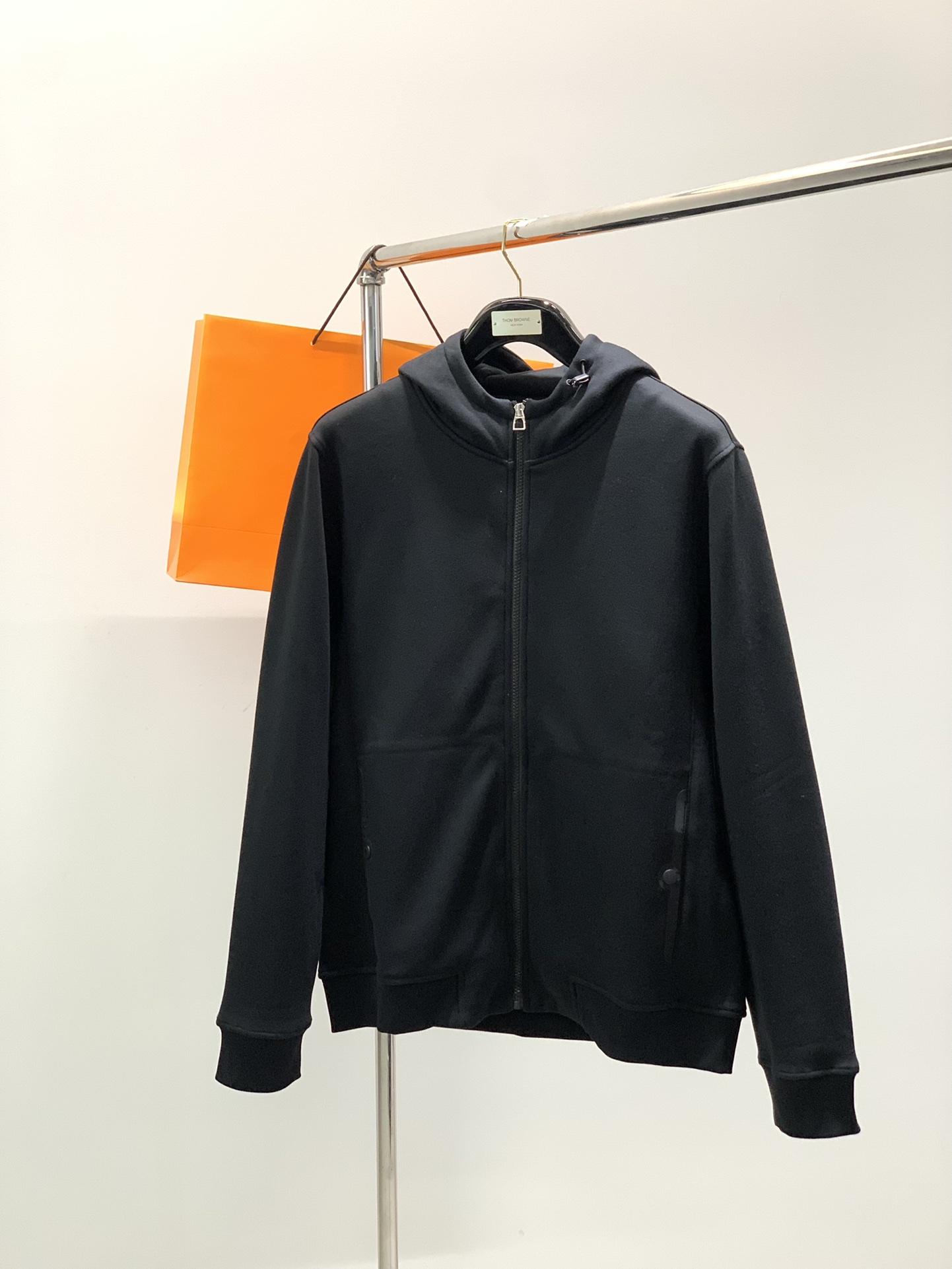 NO:546090,,Hermes Dongguan foreign trade OEM, meticulous details handling!  !  Let this French sweatshirt give you a stronger soul. The latest hooded sweatshirt has delicate details everywhere. The fabric is exactly the same as the counter. The hardware quality is absolutely excellent.!  Counter 1w+ We are worthy of quality. M-2XL Bust:112116 120 124 Shoulder width:47 48 4950 Clothes length:68 707274,,hermes,hoodie,sweatshirts,hats,alexander wang19860909,爱马仕 东莞外贸代工,一丝不苟的细节处理！！让这件法国卫衣赋予更强的灵魂. 最新连帽卫衣,细节处处细腻.面料也是和柜台一模一样 五金品质绝对优良.！ 柜台1w+ 我们品质对得起. M-2XL 胸围:112116 120 124 肩宽:47 48 4950 衣长:68 707274,,hermes,hoodie,sweatshirts,hats,alexander wang,Men's clothing