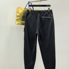,石头坌 定制绿色 黑色长绒绒感面料,内里也是符合附合绒里,贴身非常非常舒服!! 侧边精致工装口袋搭配罗 ,石头坌 定制绿色 黑色长绒绒感面料,内里也是符合附合绒里,贴身非常非常舒服!! 侧边精致工装口袋搭配罗